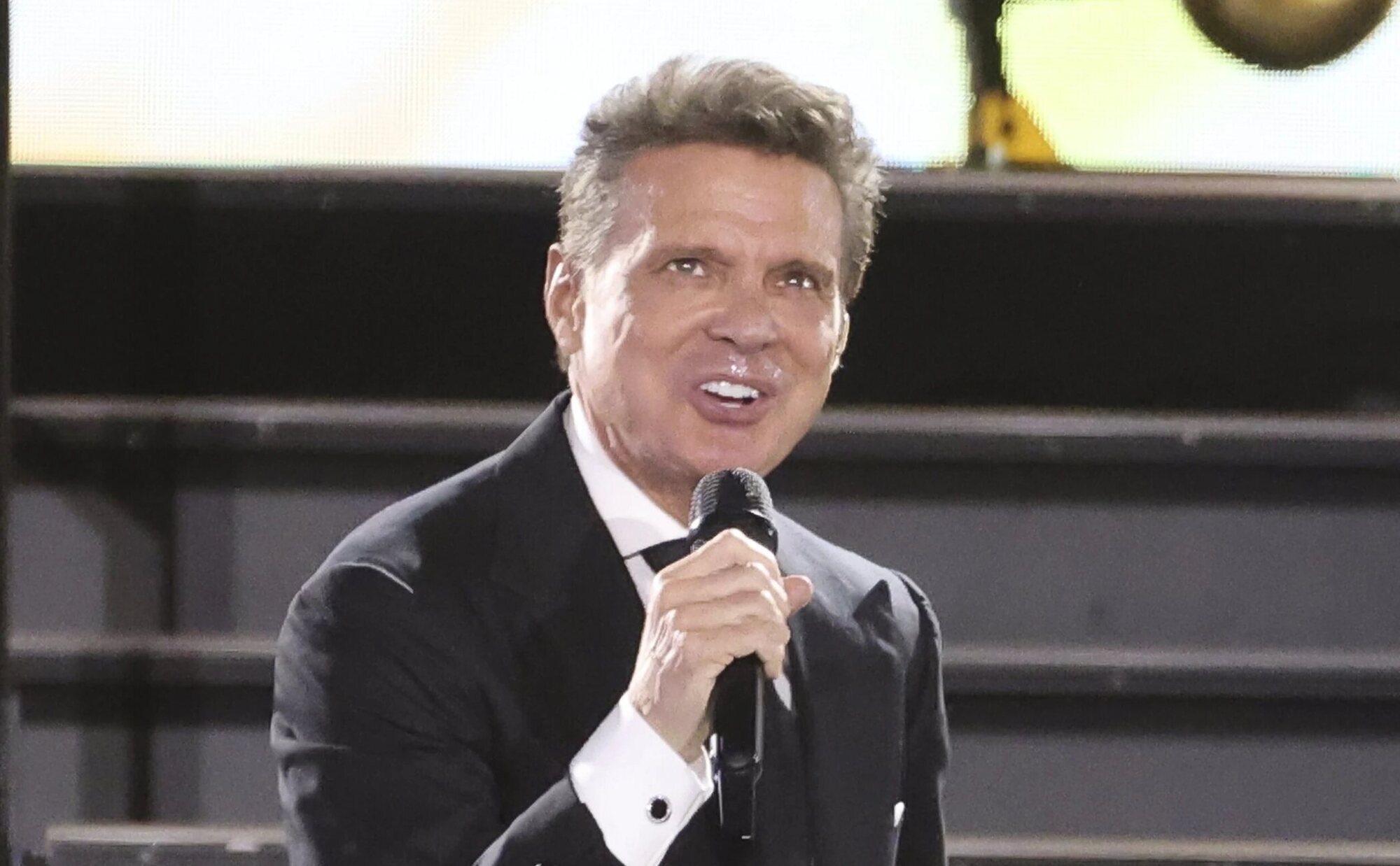 Luis Miguel conquista a su público en Madrid a ritmos de clásicos y con Paloma Cuevas como mejor apoyo