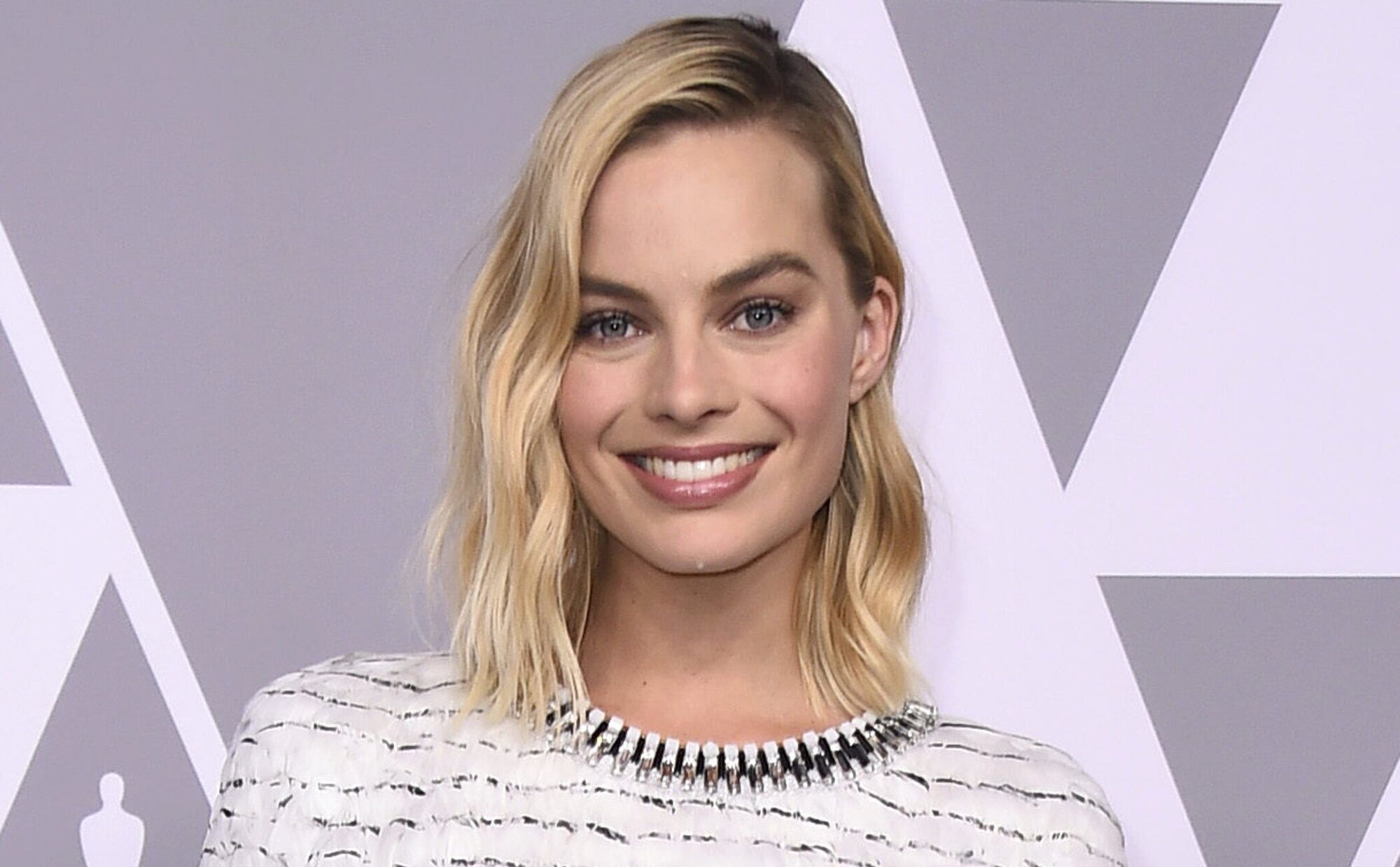 Margot Robbie está embarazada de su primer hijo con Tom Ackerley