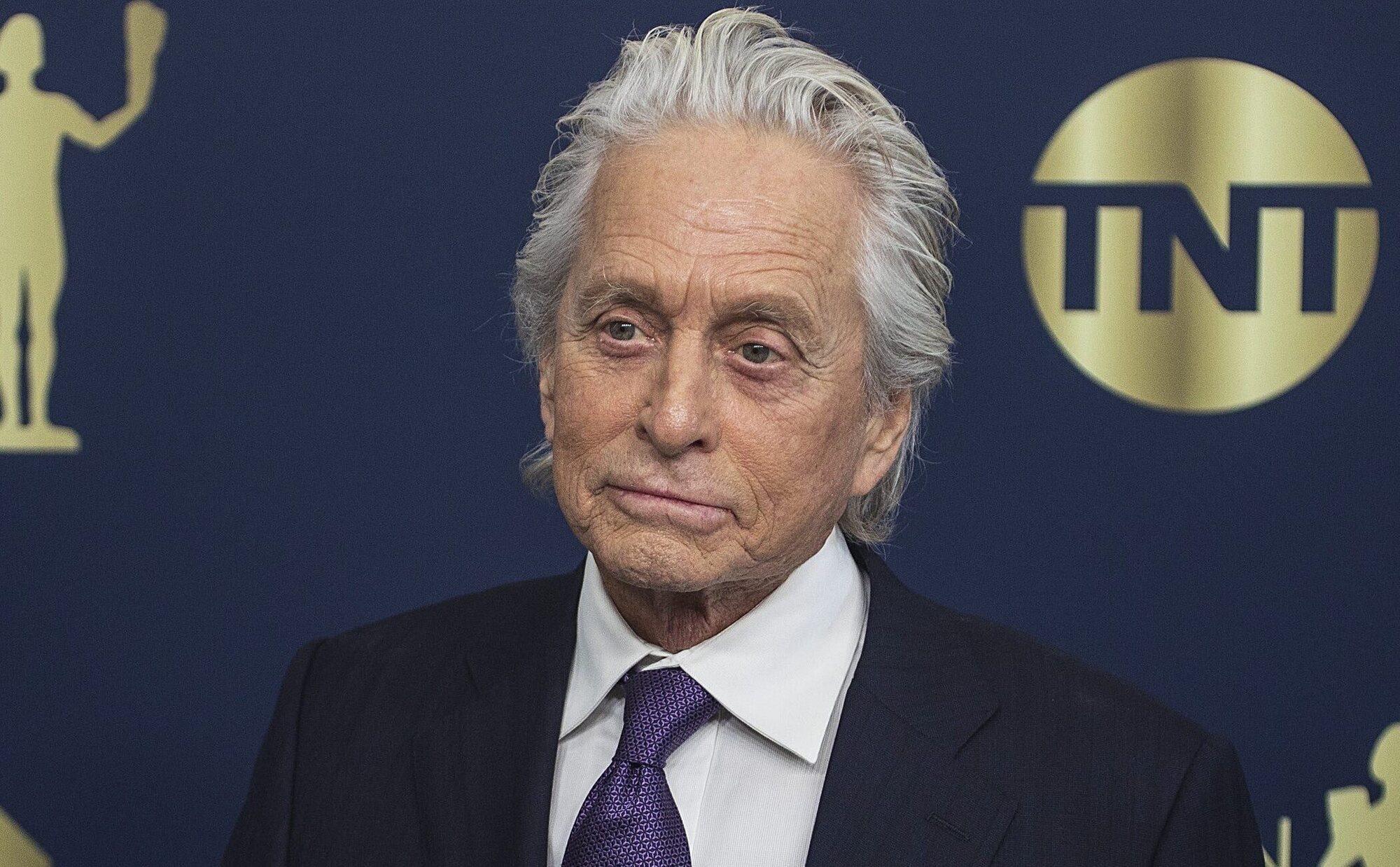 Michael Douglas celebra su 80 cumpleaños de forma anticipada entre bailes regionales y gastronomía mallorquina