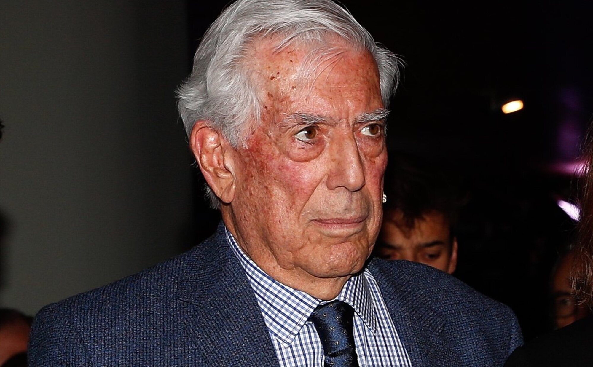 Preocupa la salud de Mario Vargas Llosa: su familia ha decidido blindarse