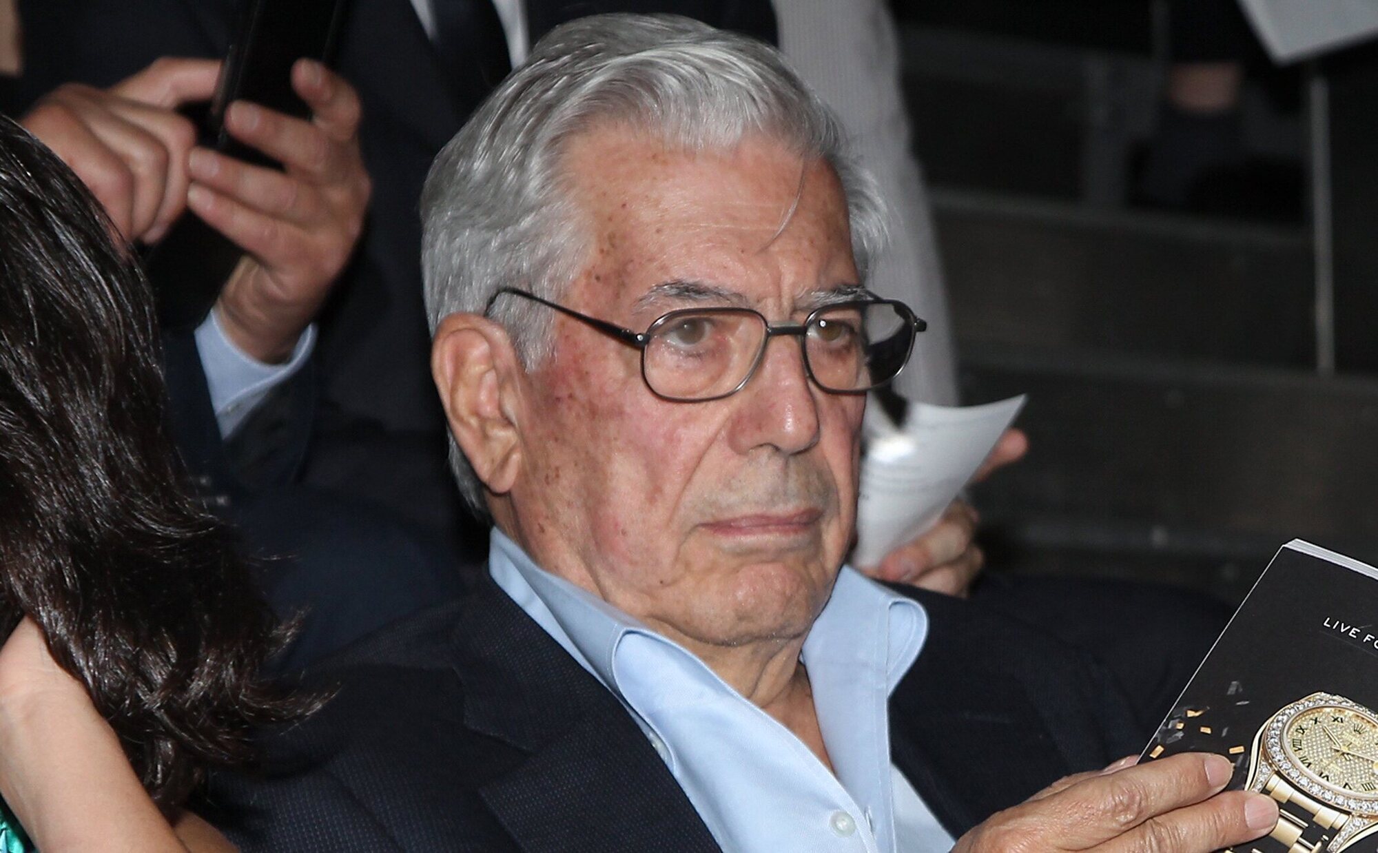 Mario Vargas Llosa reaparece para acabar con los rumores sobre su salud