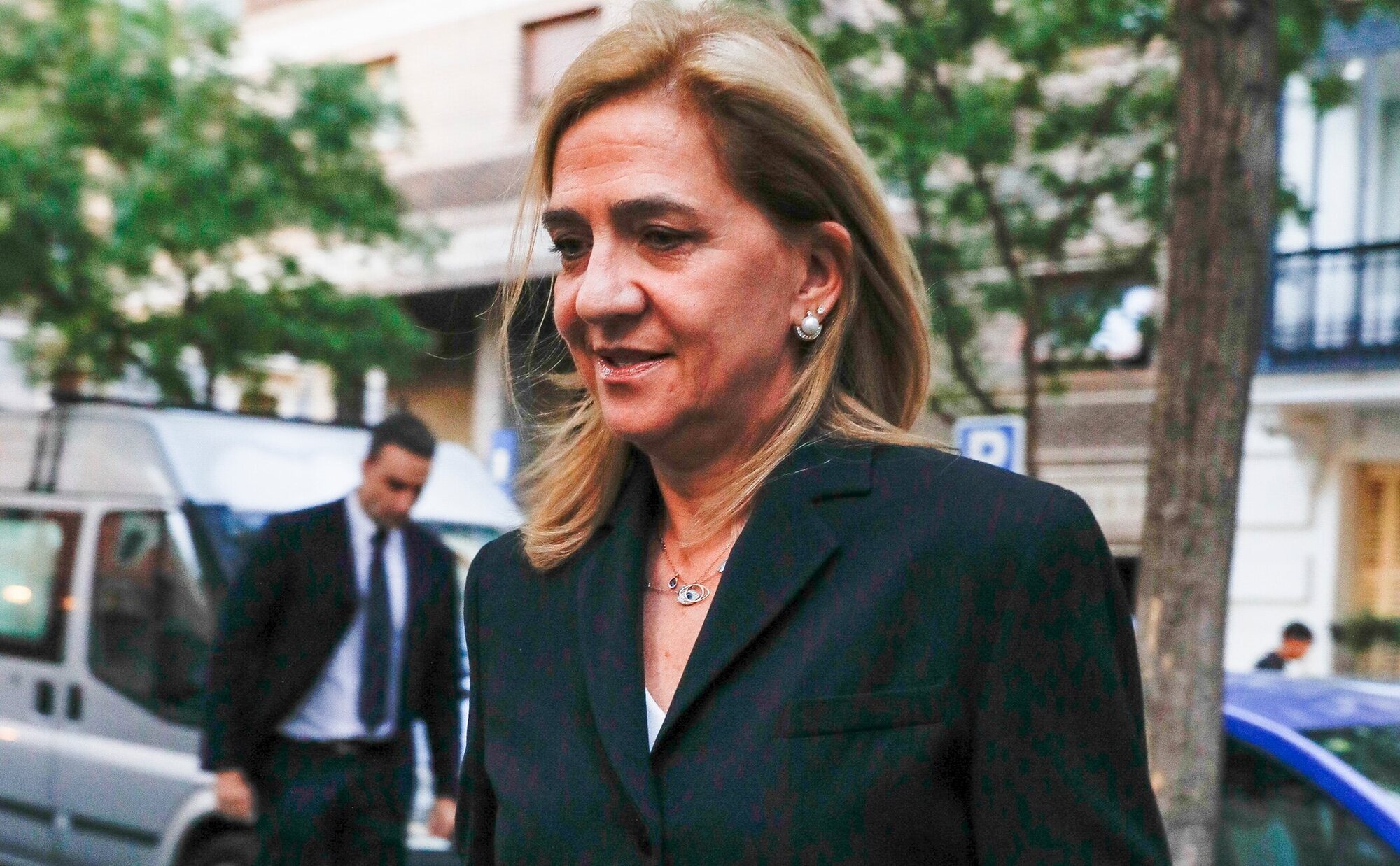 La Infanta Cristina, en un funeral en Madrid tras su accidentado viaje desde Barcelona después de su encuentro con Felipe VI