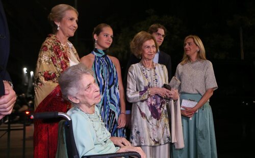 La Reina Sofía, en la preboda de Theodora de Grecia junto a las Infantas Elena y Cristina, Miguel e Irene Urdangarin