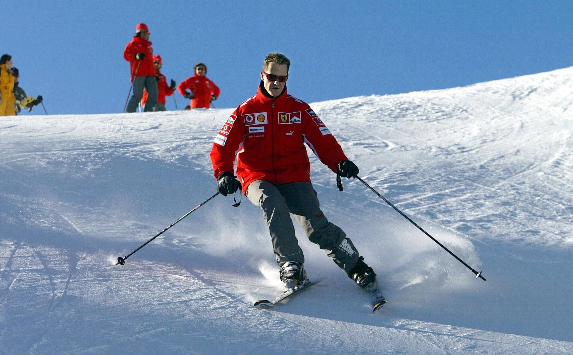 Reaparece Michael Schumacher en la boda de su hija Gina tras su accidente de esquí en los Alpes