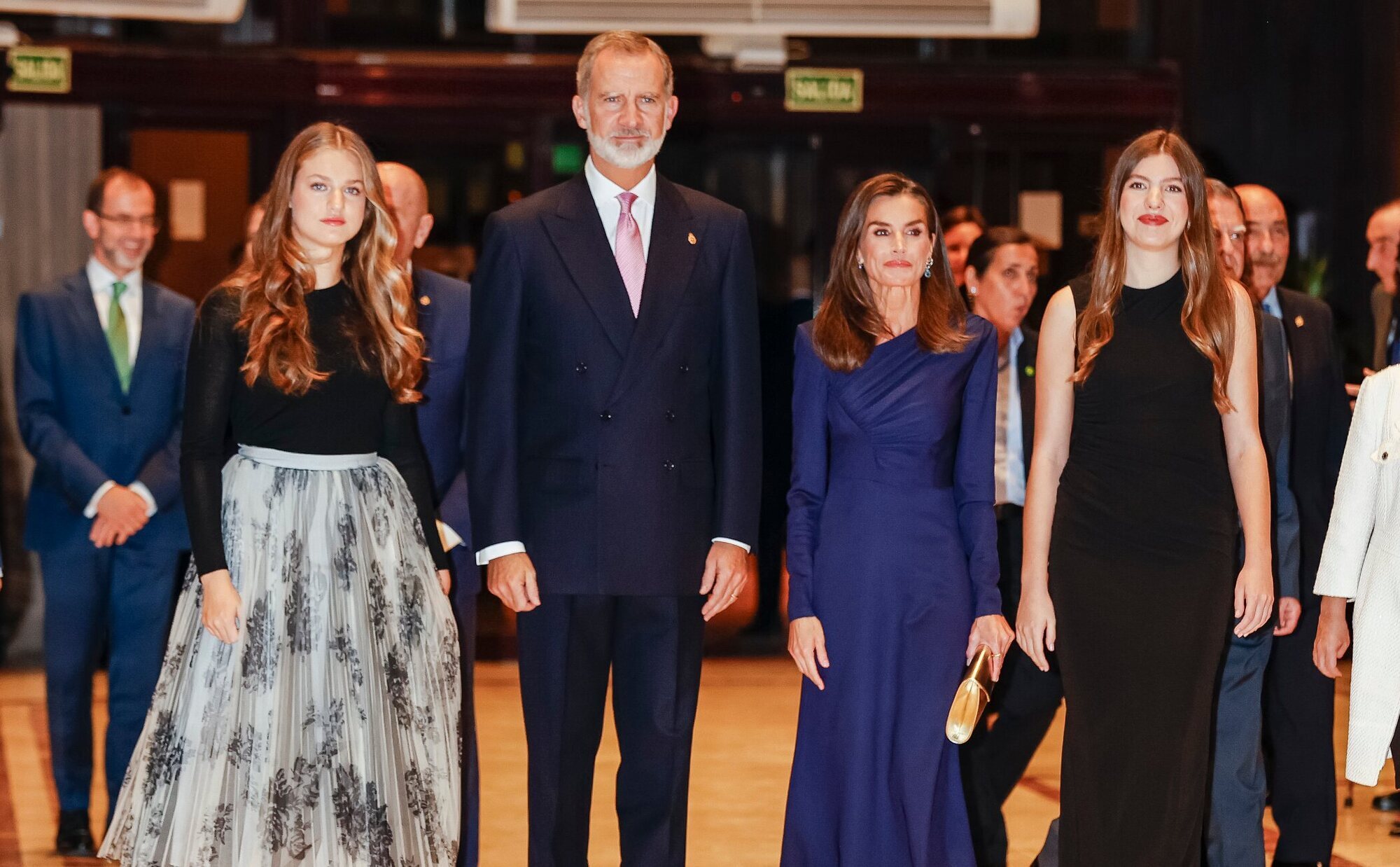 La Princesa Leonor y la Infanta Sofía, juntas de nuevo con los Reyes Felipe y Letizia en el concierto de los Premios Princesa de Asturias