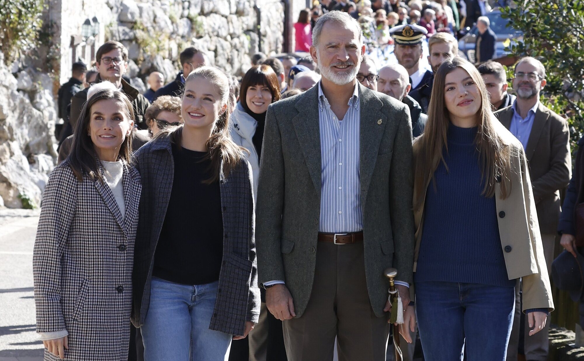 Así ha sido la visita de lo Reyes Felipe y Letizia, la Princesa Leonor y la Infanta Sofía al Pueblo Ejemplar de Asturias 2024