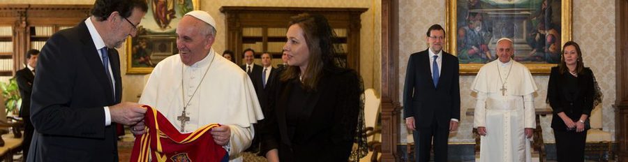 Mariano Rajoy regala al Papa Francisco una camiseta de 'La Roja' tras su audiencia en El Vaticano