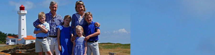 Felipe y Matilde de Bélgica posan con sus hijos en su primeras vacaciones como Reyes