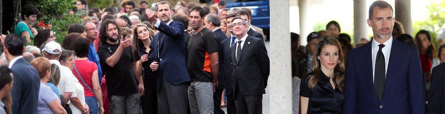 Los Príncipes Felipe y Letizia se vuelcan con las víctimas del accidente ferroviario en Santiago