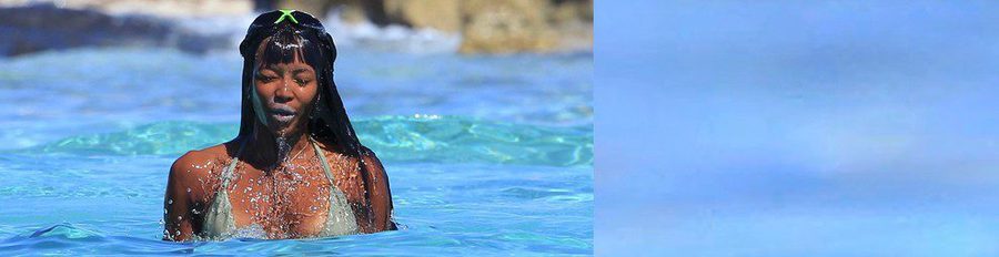 Naomi Campbell disfruta de unas divertidas vacaciones con amigos en Formentera