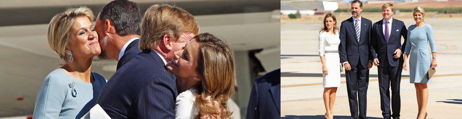 Los Príncipes Felipe y Letizia reciben con afecto a Guillermo Alejandro y Máxima de Holanda a su llegada a España