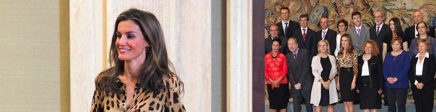 La Princesa Letizia sorprende con un estampado de leopardo en la audiencia con la Federación Española de Párkinson
