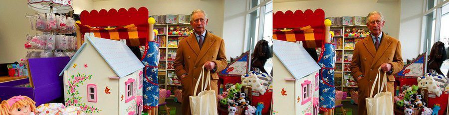 Carlos de Inglaterra compra regalos de Navidad para su nieto el Príncipe Jorge de Cambridge