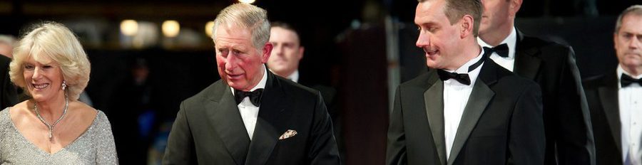 El Príncipe Carlos y Camilla de Cornualles apoyan a Martin Scorsese en el estreno de 'Hugo' en Londres