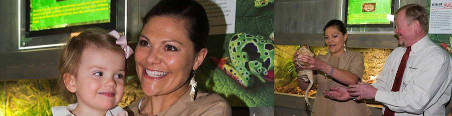 Victoria de Suecia lleva a la Princesa Estela a una exposición de anfibios en el acuario de Estocolmo