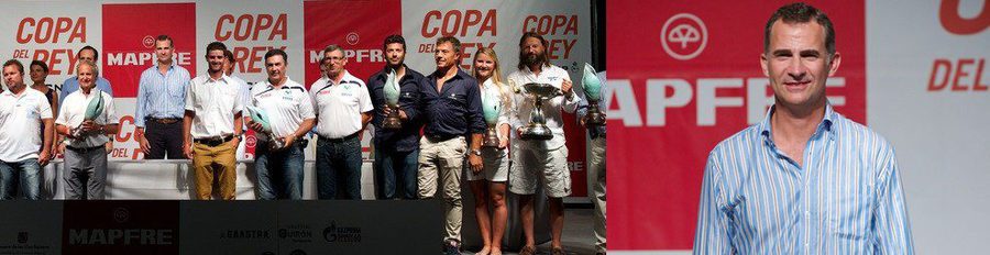 El Rey Felipe VI entrega los trofeos de la Copa del Rey de vela, de nuevo sin la Reina Letizia