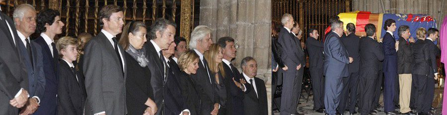Emoción, tristeza y sentimiento en el multitudinario funeral de la Duquesa de Alba en la Catedral de Sevilla