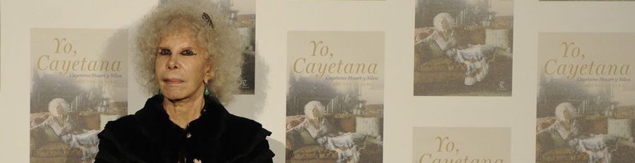 La Duquesa de Alba presenta 'Yo, Cayetana' junto a Alfonso Díez y sus hijos Carlos, Fernando y Eugenia