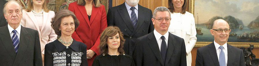 Soraya Sáenz de Santamaría, Alberto Ruiz Gallardón y los demás ministros juran su cargo ante el Rey