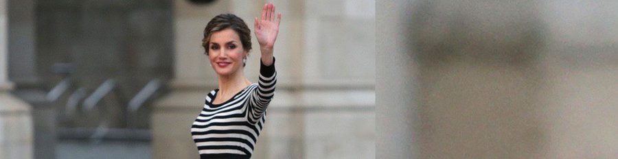 La Reina Letizia 'copia' a Paula Echevarría y se convierte en 'Chica Velvet' por un día en A Coruña