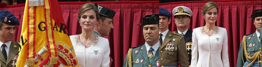 La Reina Letizia se quita el negro, la peineta y la mantilla para un acto de la Guardia Civil en Vitoria