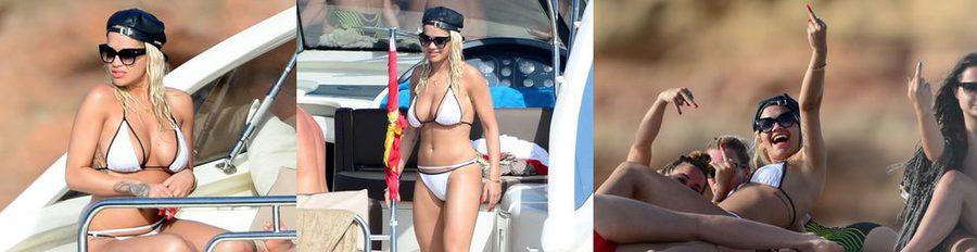 Rita Ora disfruta de su recién estrenada soltería divirtiéndose con sus amigos en Ibiza