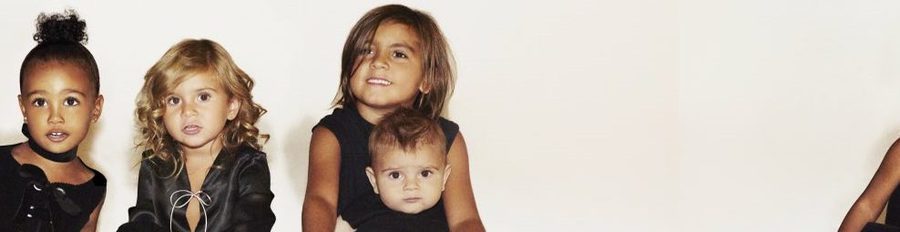 La familia Kardashian felicita la Navidad con una imagen protagonizada por los hijos de Kim y Kourtney, pero sin Saint West