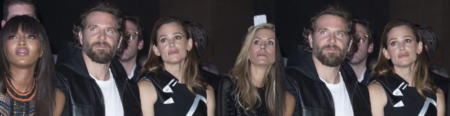 Bradley Cooper, testigo de lujo en el front row del talento de Irina Shayk sobre la pasarela de Atelier Versace