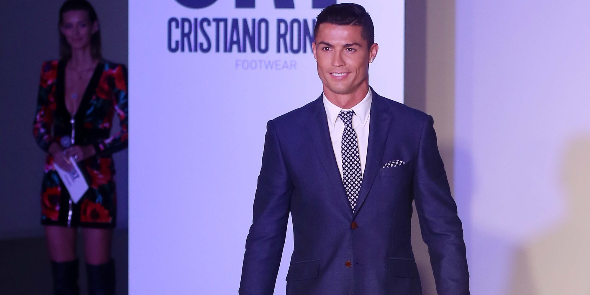 Apretada agenda en Funchal: Cristiano Ronaldo inaugura el hotel CR7 y posa con su réplica en el Museo de Cera