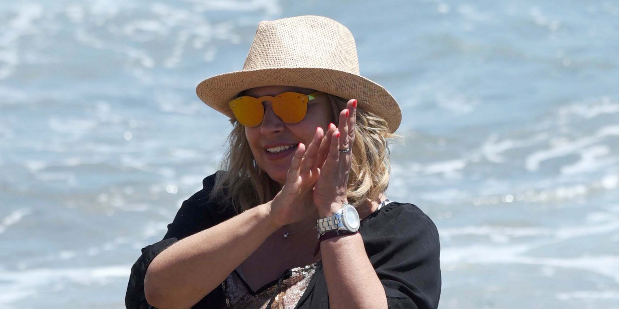 Terelu Campos protagoniza un posado del verano en las playas de Marbella