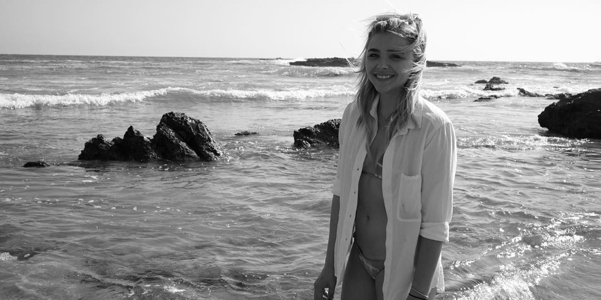 La sugerente imagen de Chloe Grace Moretz en la playa y fotografiada por Brooklyn Beckham