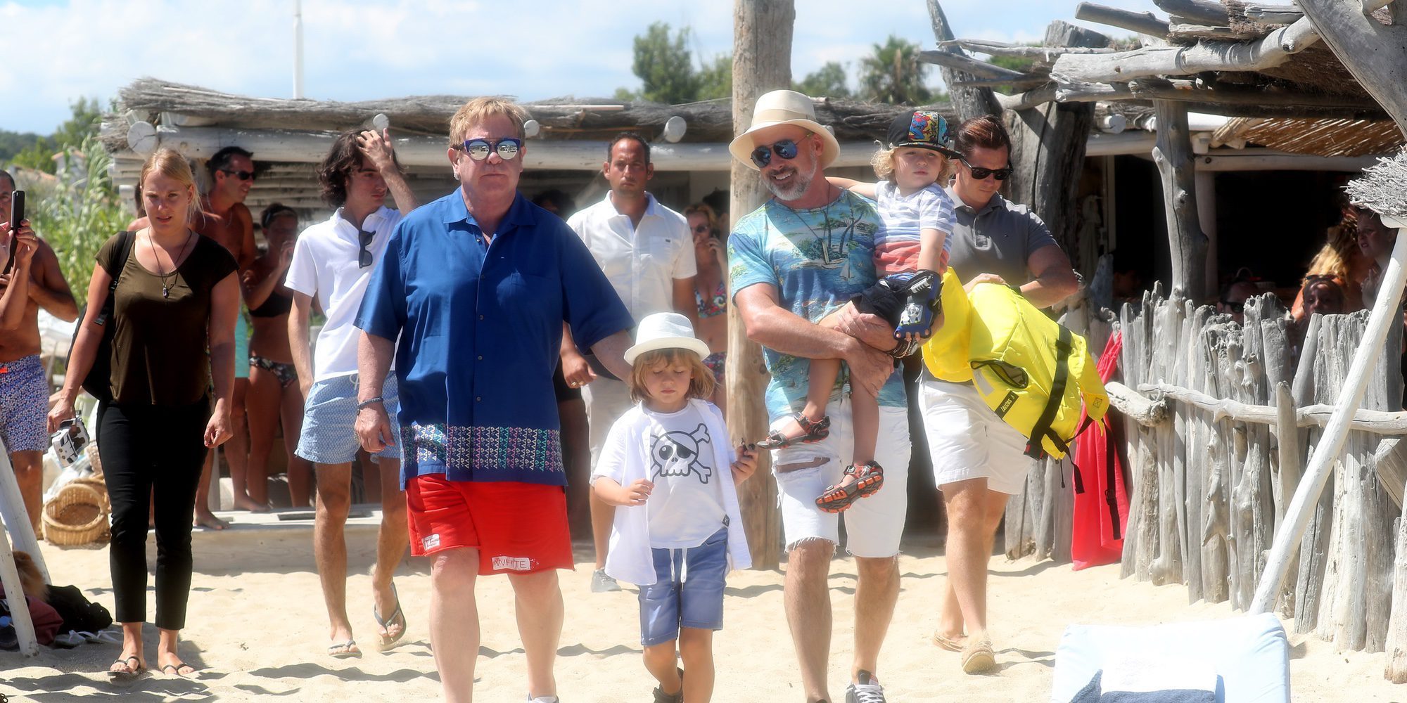 Elton John y David Furnish disfrutan de unas apasionantes vacaciones por St. Tropez