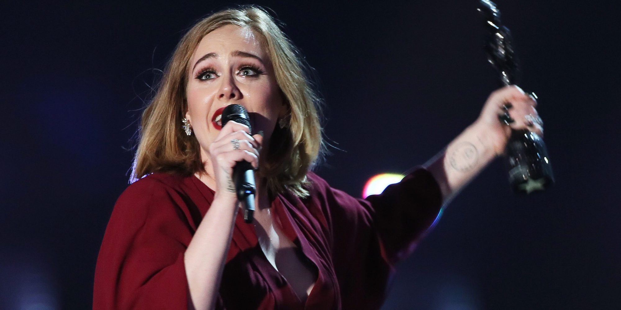 Adele, irreconocible en el vídeo que ha publicado cancelando un concierto por enfermedad