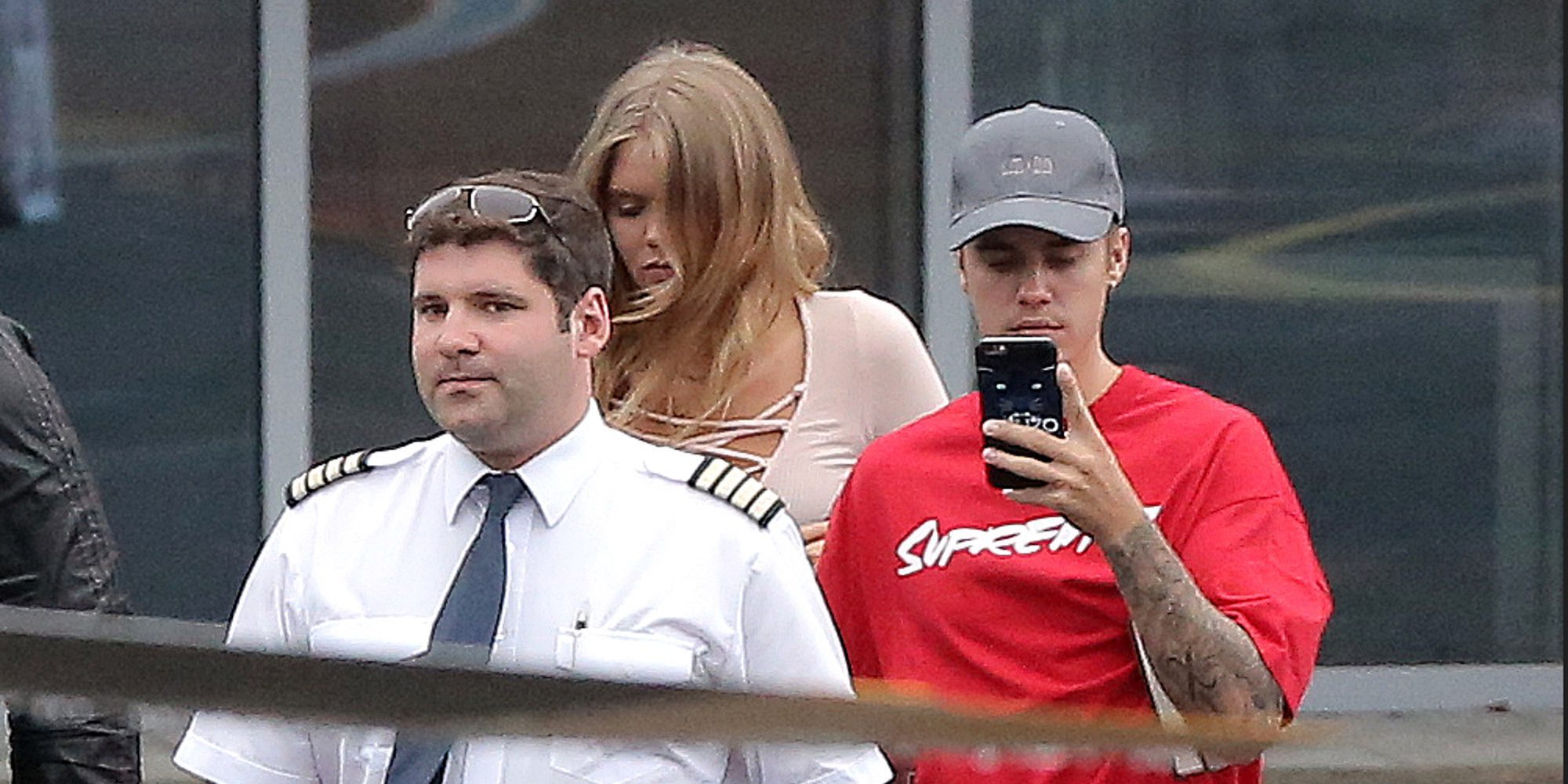 Justin Bieber disfruta de la compañía de la modelo Bronte Blampied en Londres