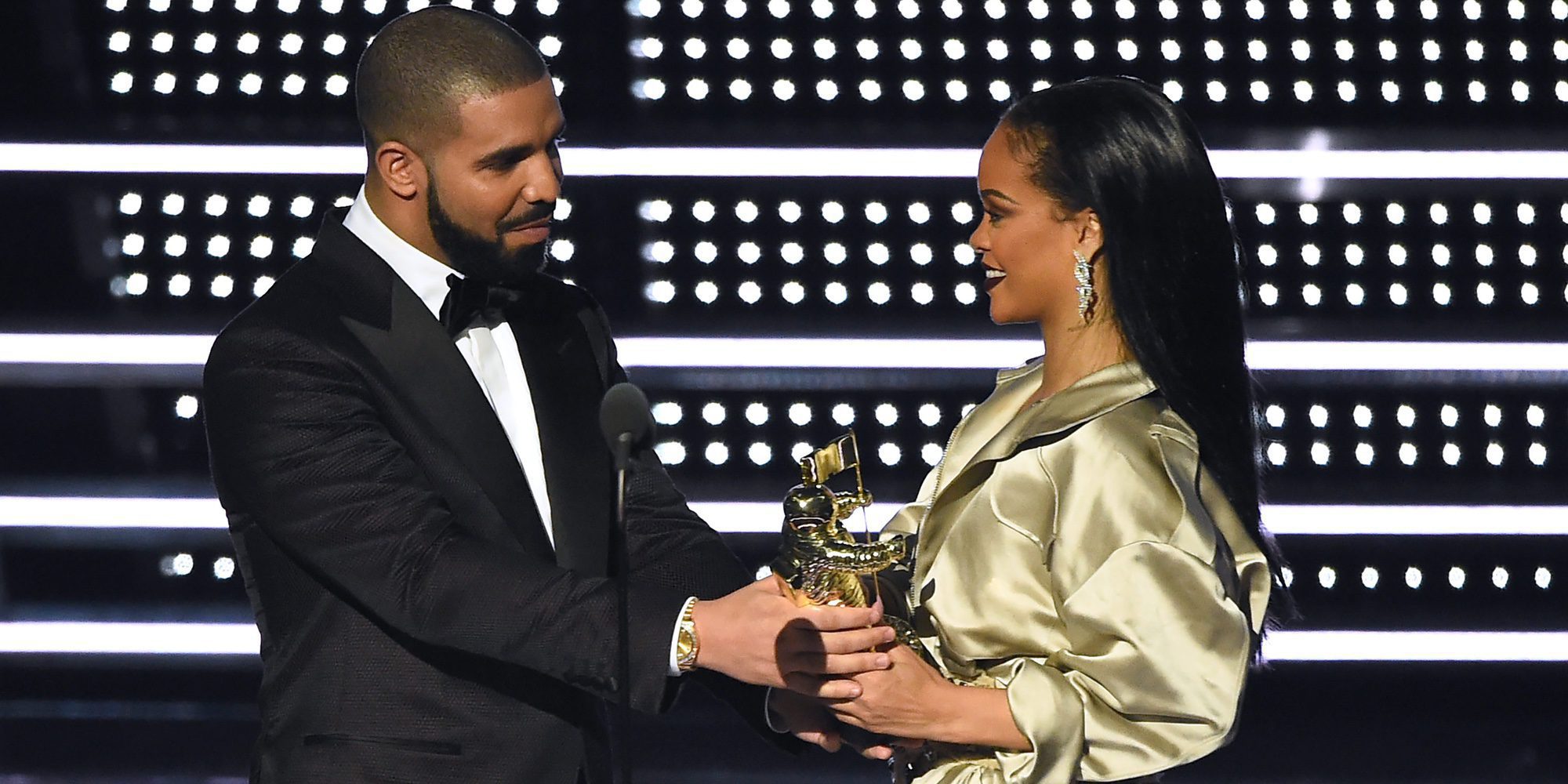 Drake declara su amor por Rihanna en los MTV VMAs 2016: "He estado enamorado de ella desde los 22 años"