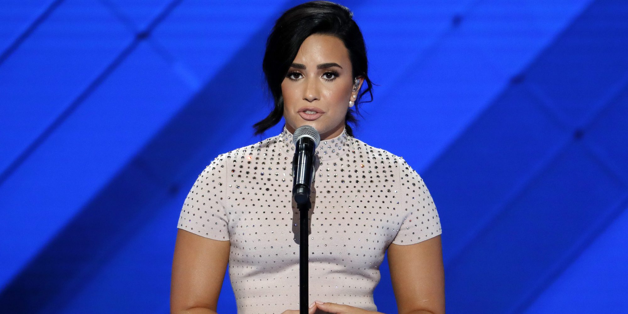 Demi Lovato presume de nuevo tatuaje: dos rosas estrelazadas con la palabra 'Stay'