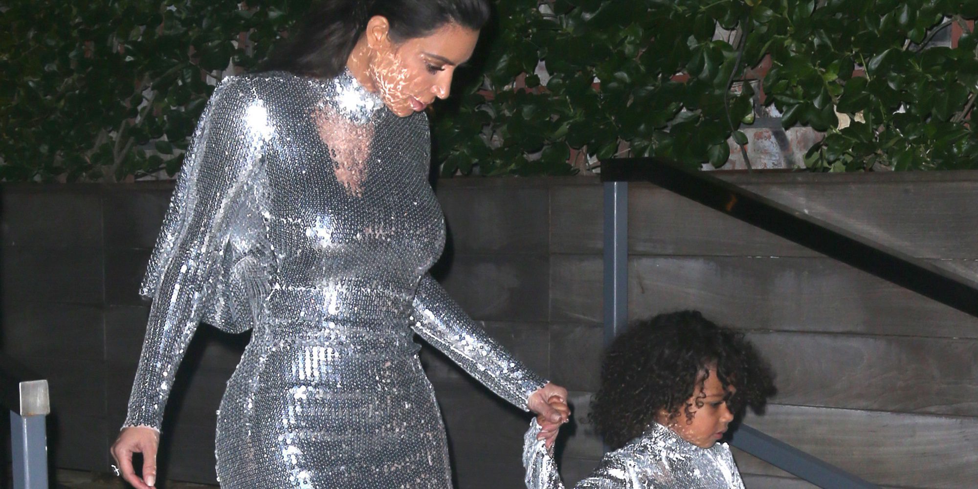 North West sigue los consejos de moda de su madre Kim Kardashian: ¡se han vestido iguales!