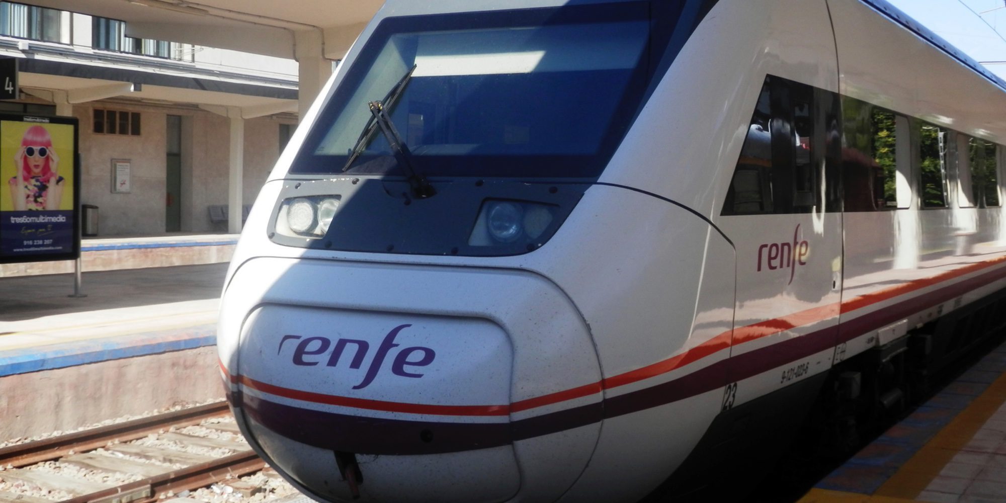 Un maquinista se baja de un tren y deja a más de 70 pasajeros tirados en Palencia
