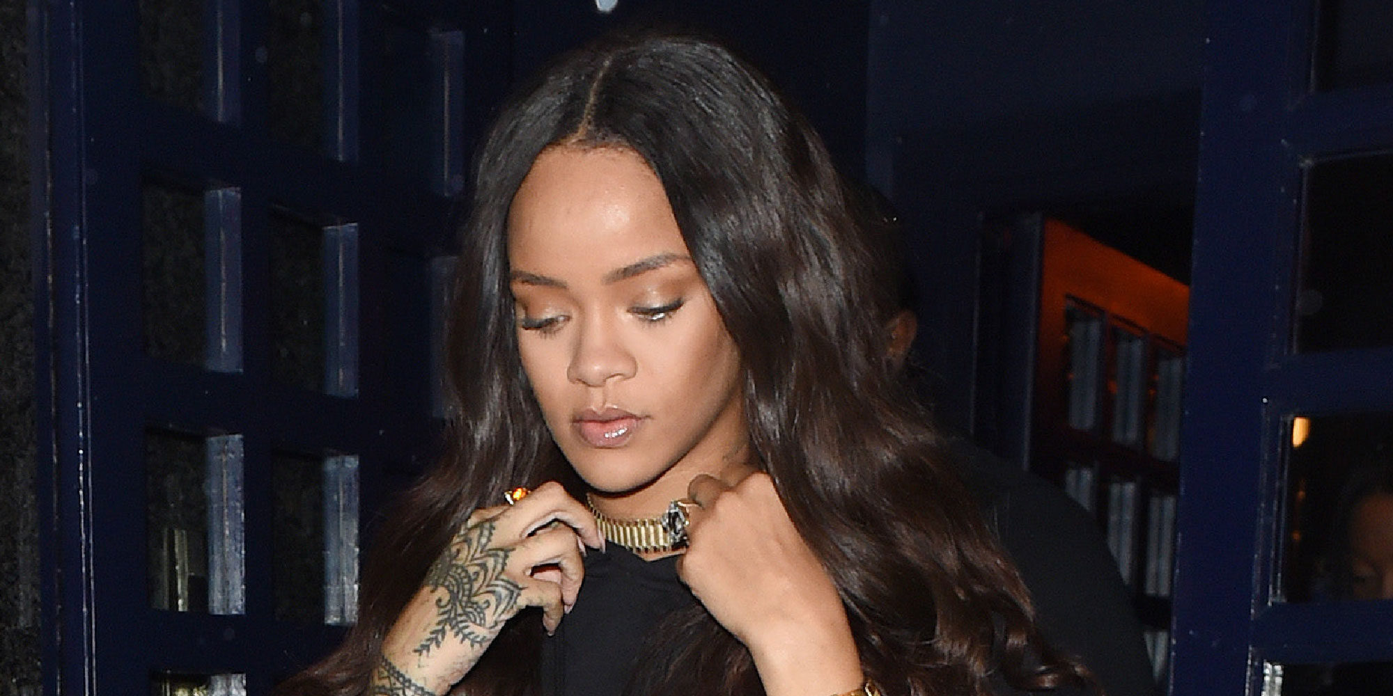 El increíble cambio radical de Rihanna: de melena lisa a... ¡rastas!