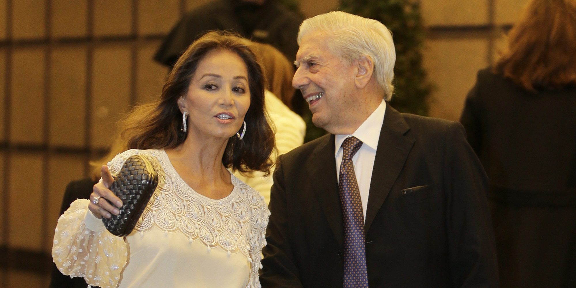 Isabel Preysler cuenta cómo fue la pedida de mano de Mario Vargas Llosa y avisa que todavía no habrá boda