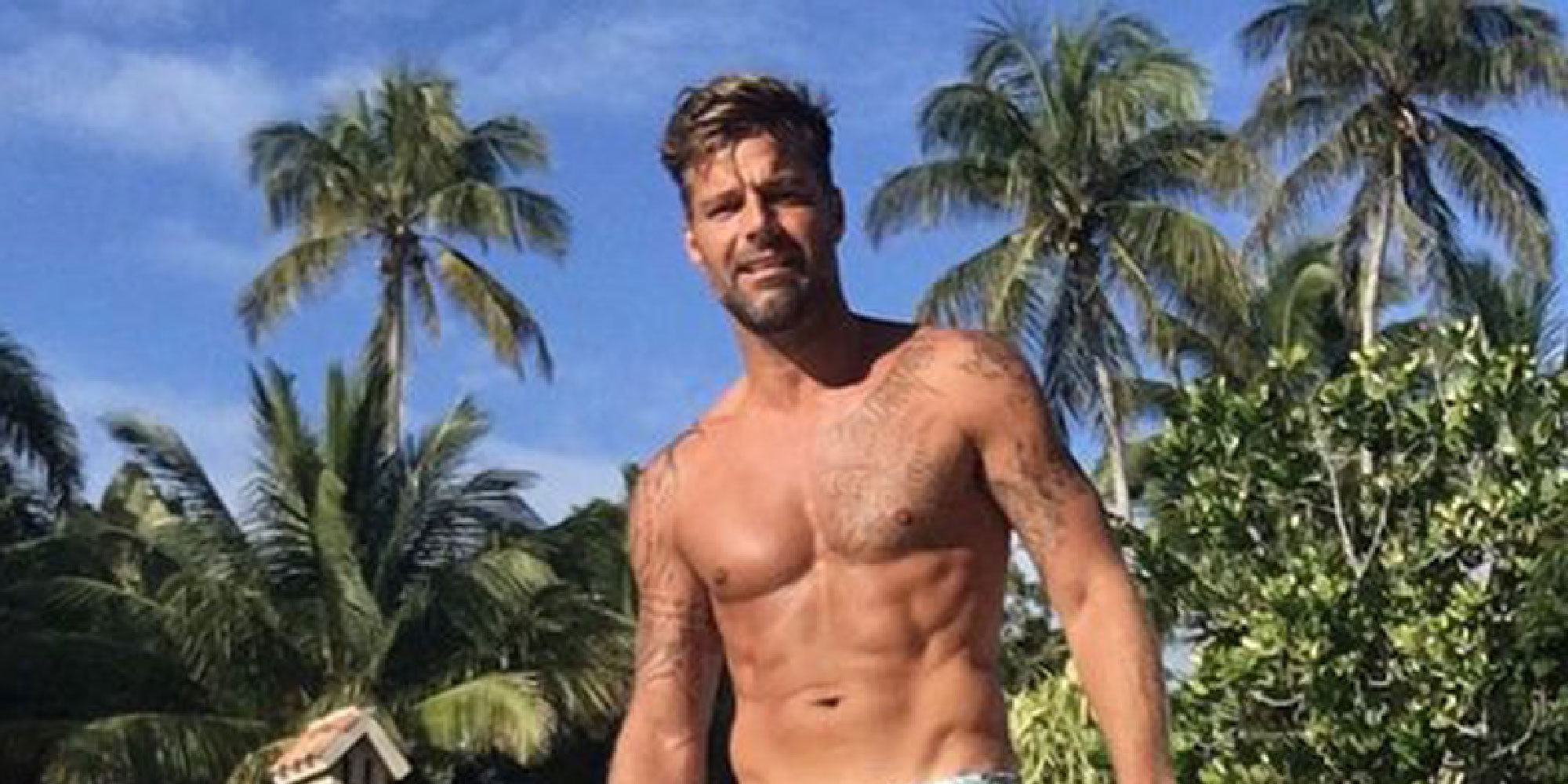 El posado sexy de Ricky Martin: Presume de cuerpazo en la playa