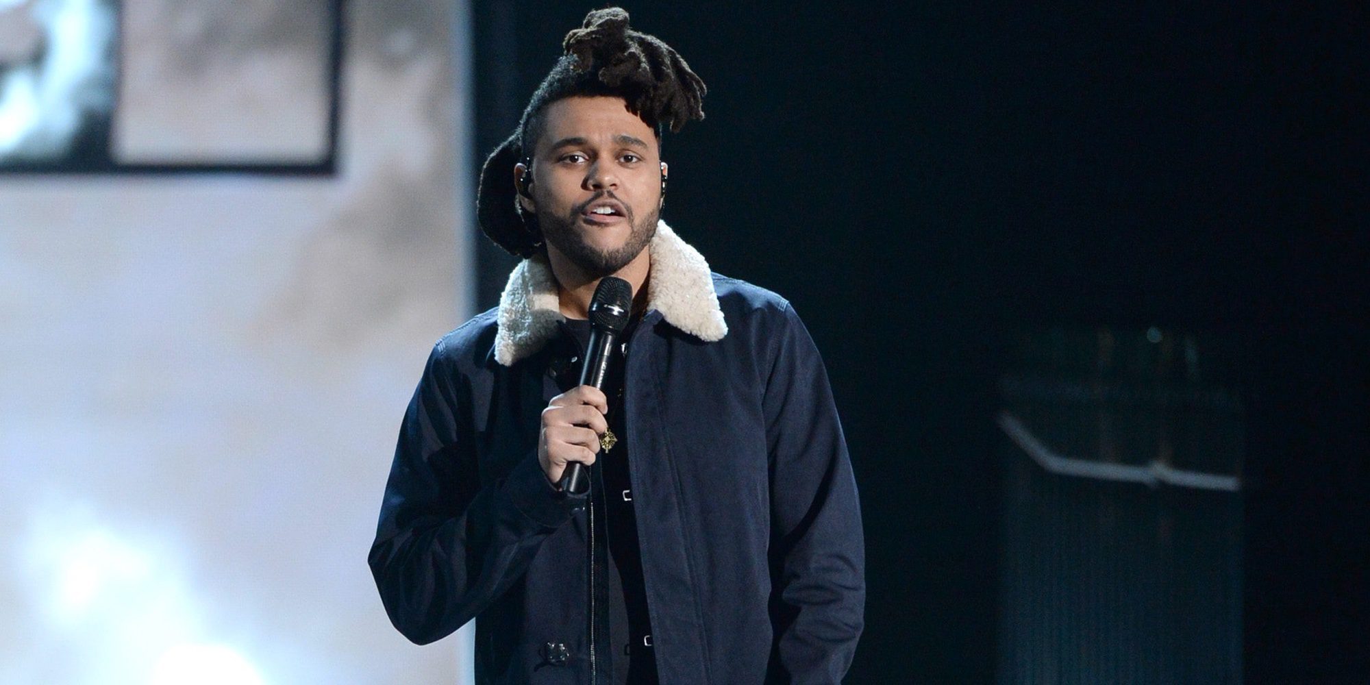 The Weeknd confiesa: "Solía subir al escenario borracho para evitar los nervios"