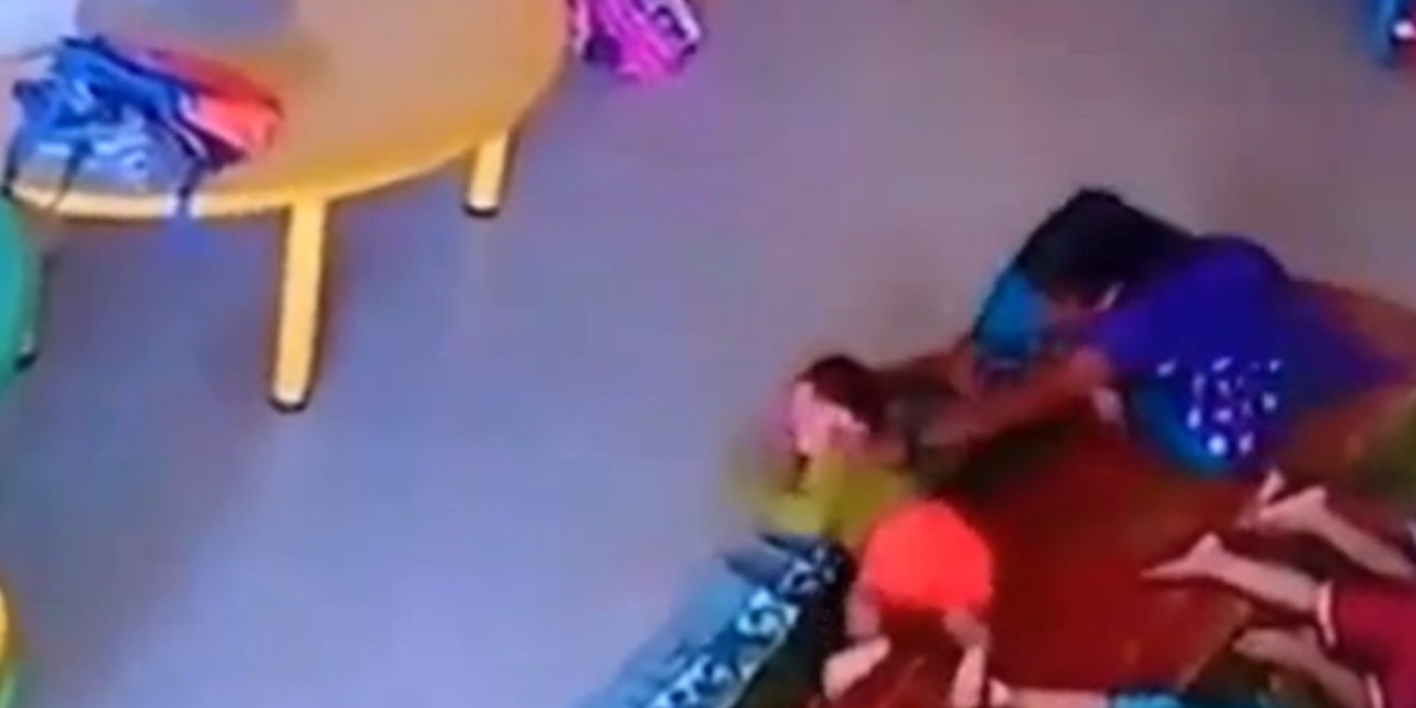 Una empleada de guardería es detenida después de agredir a un bebé