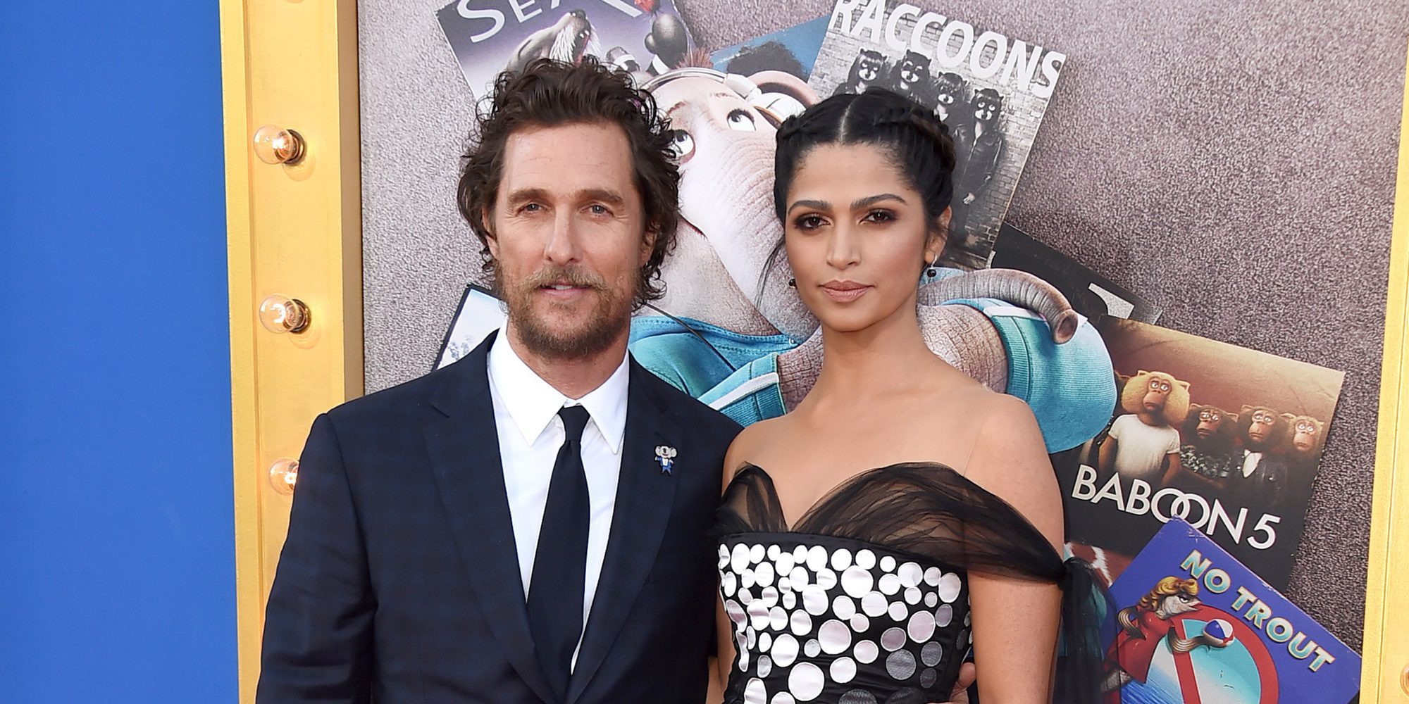 Matthew McConaughey y Camila Alves pasean su amor por la alfombra roja de la premiere de 'Sing'