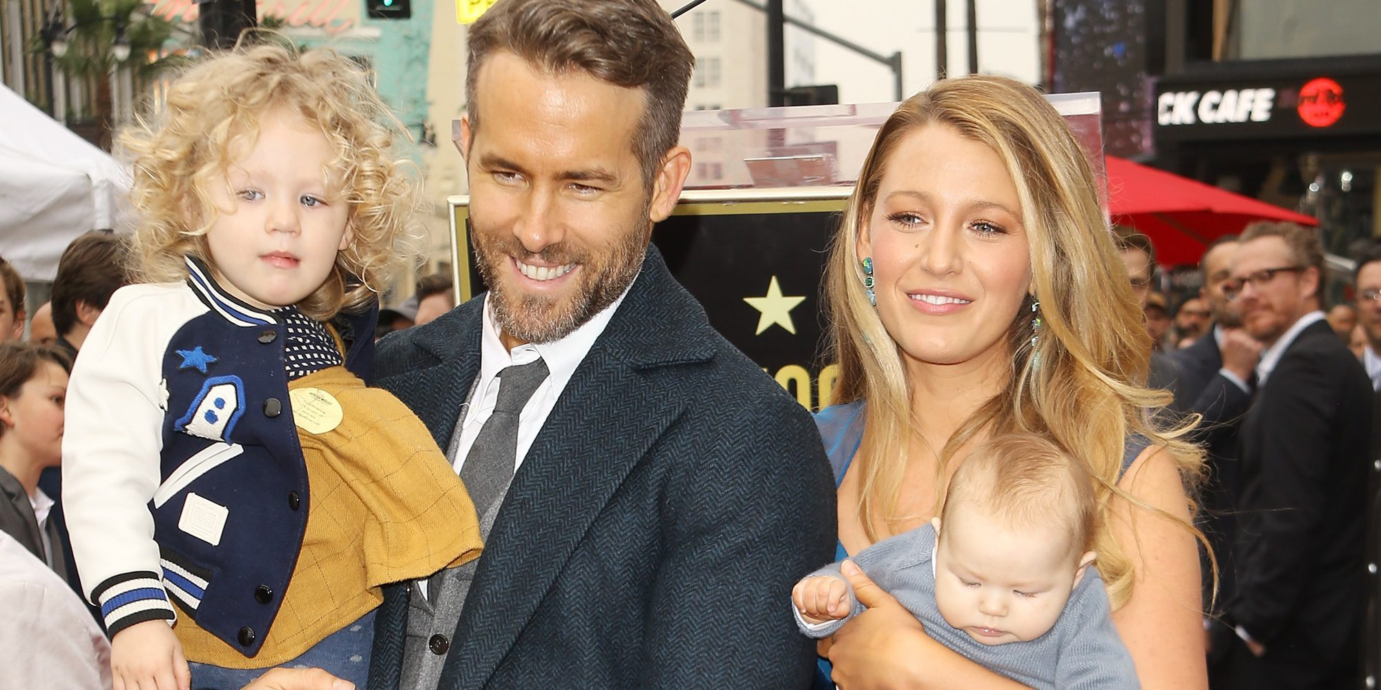 Ryan Reynolds y Blake Lively posan por primera vez junto a sus hijas