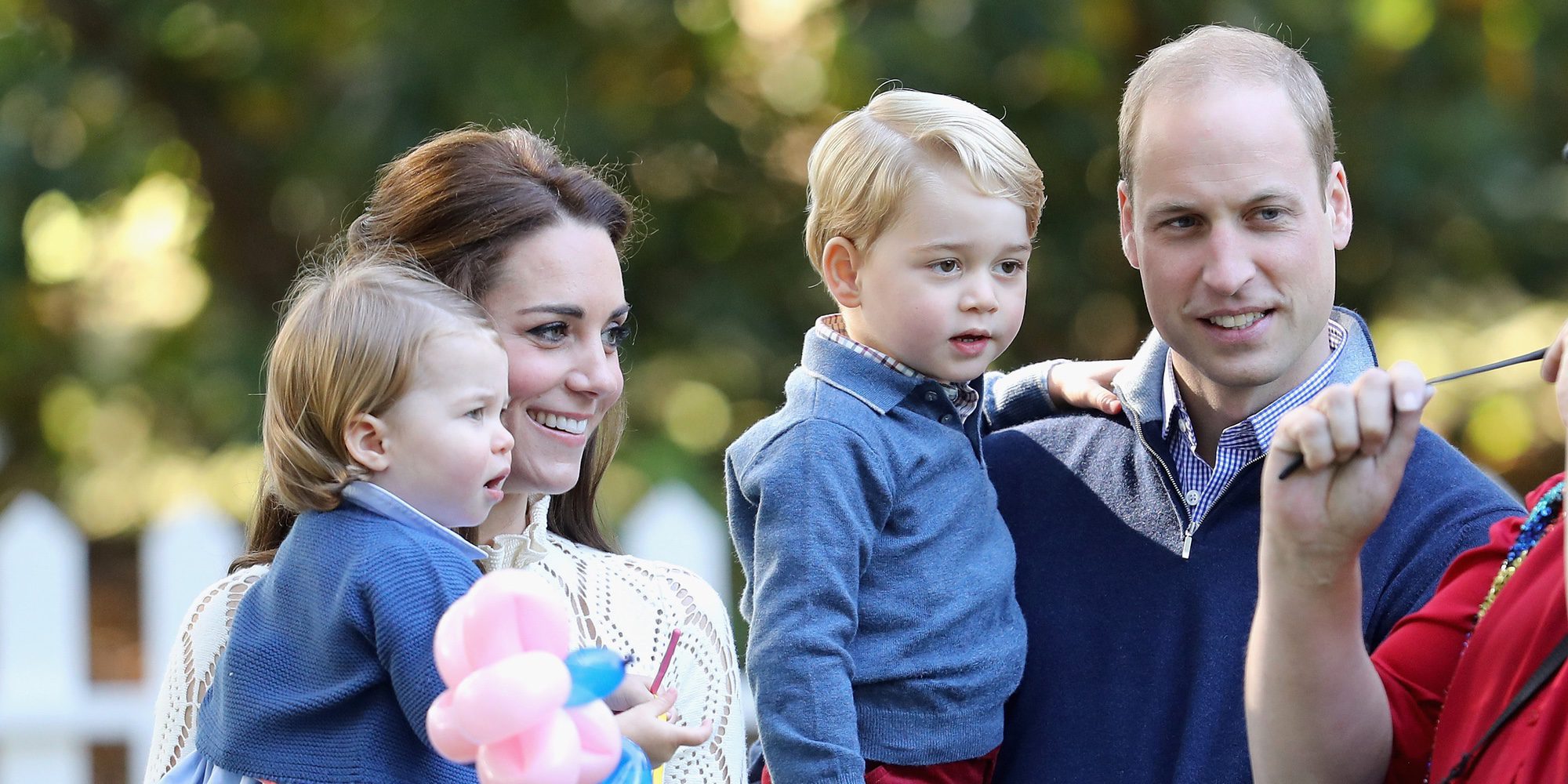 El Príncipe Jorge y la Princesa Carlota, pequeños protagonistas del almuerzo prenavideño de los Windsor