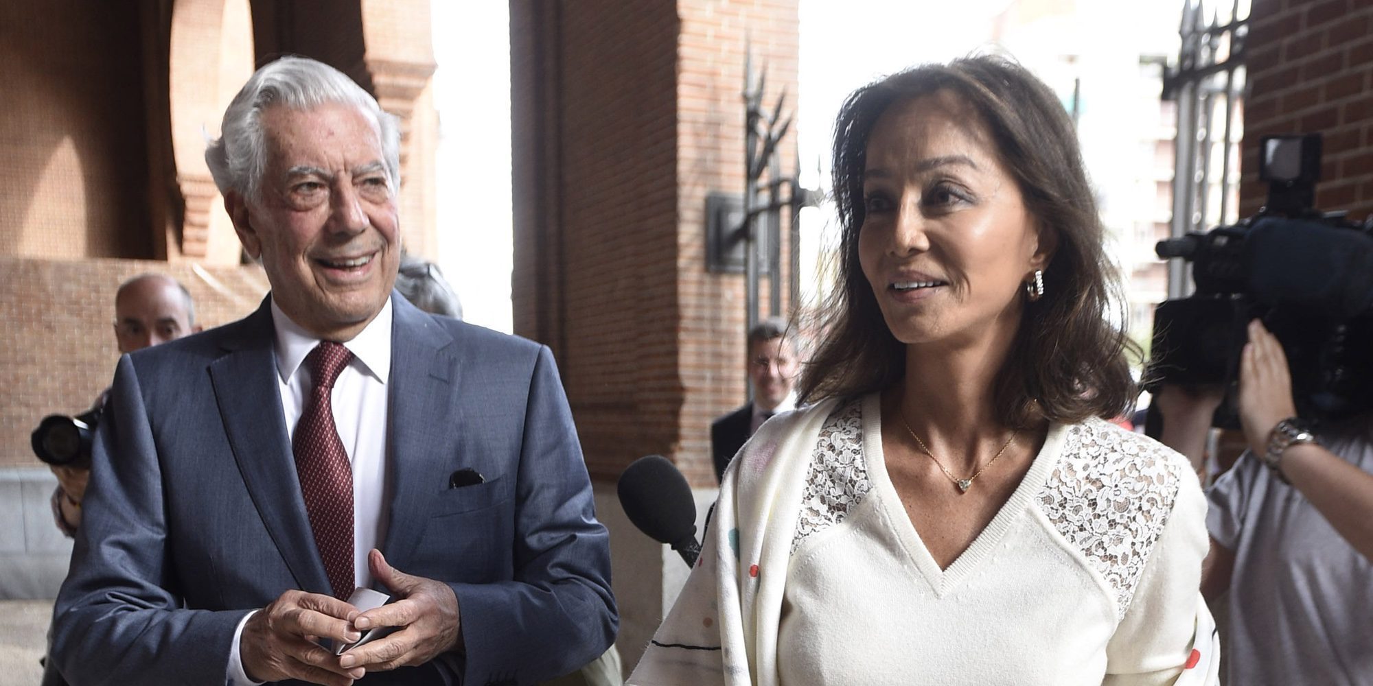 Julio José Iglesias habla de la "casi segura" boda de Isabel Preysler y Mario Vargas Llosa para este 2017
