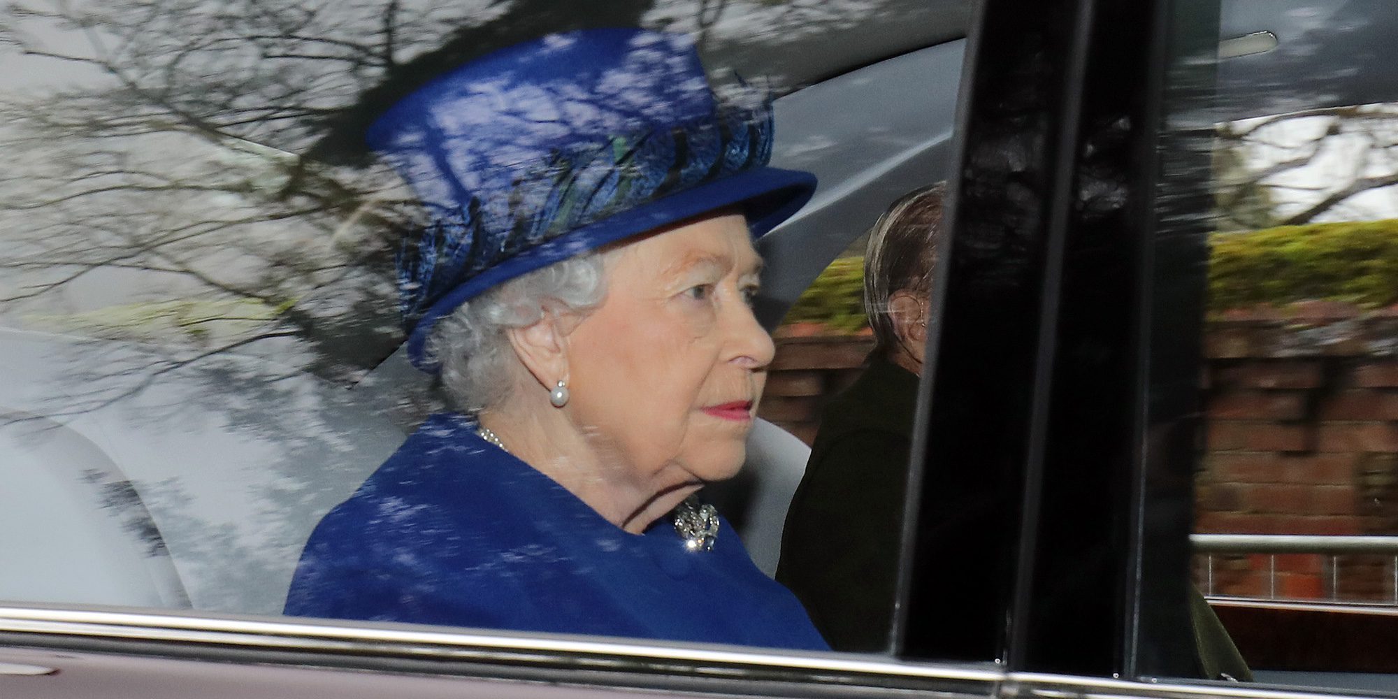 La Reina Isabel reaparece públicamente después de estar un mes convaleciente