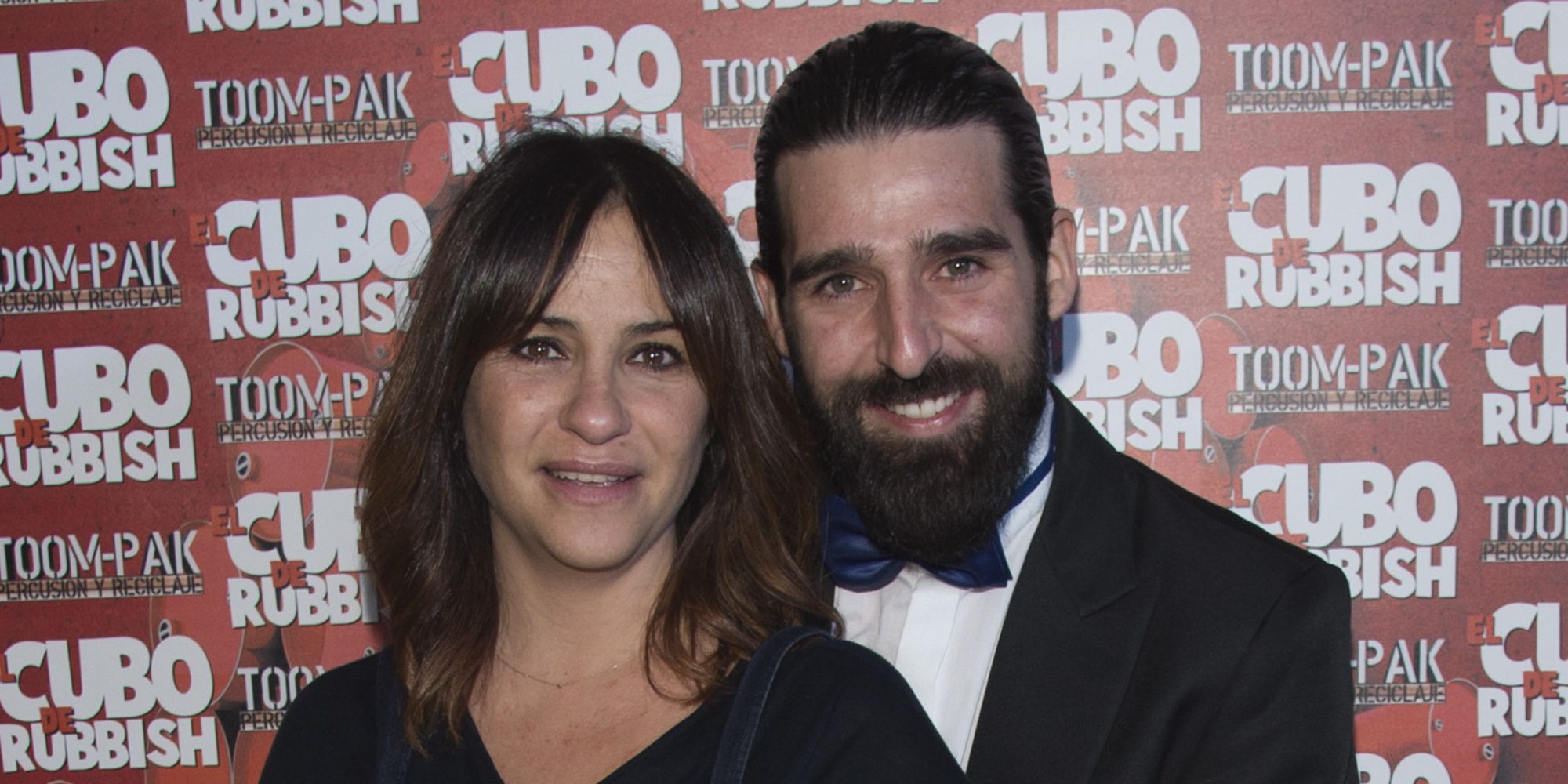 Melani Olivares presume de marido y embarazo en el estreno de 'El cubo de Rubbish'