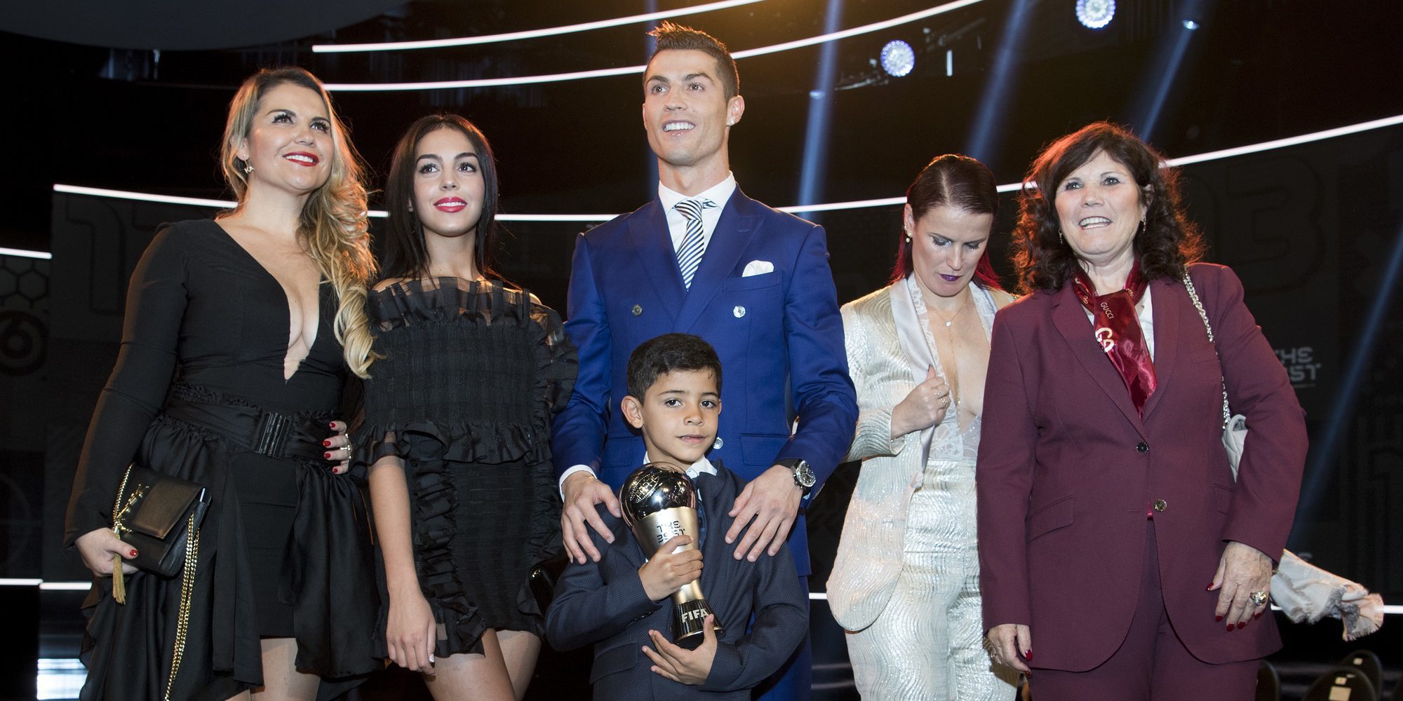 Cristiano Ronaldo presenta oficialmente a Georgina Rodríguez con beso 'casto' incluido